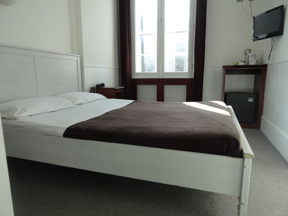 LONDON CONTINENTAL HOTEL 13/54