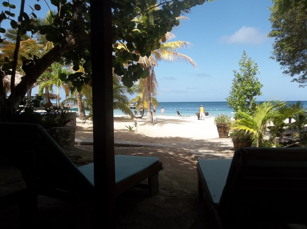 Foster's West Bay Resort 61/69