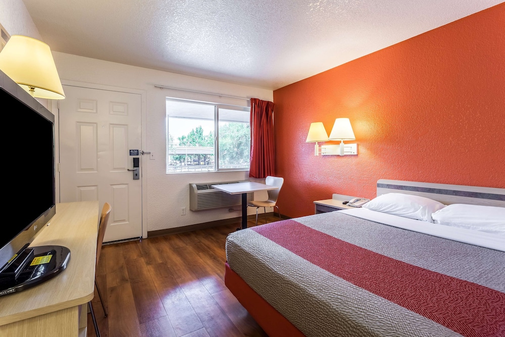 Motel6 Sacramento, CA - Downtown 20/60