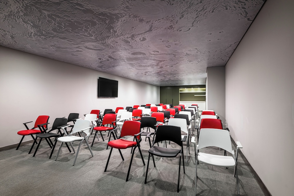 ابيس الرياض شارع العليا(Ibis Riyadh Olaya Street) 65/73