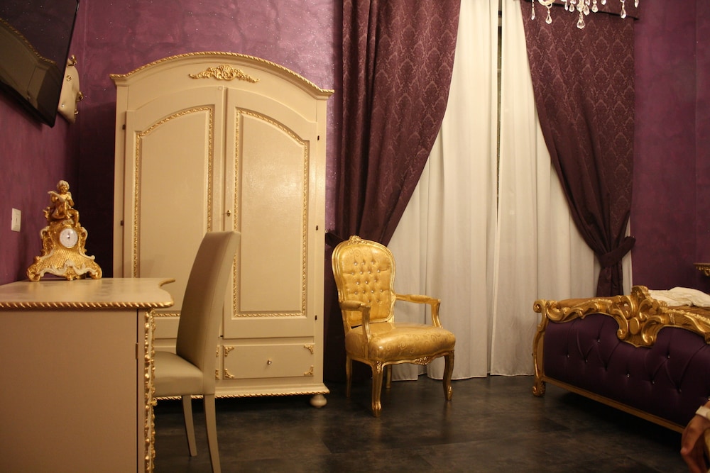 Pope's Suites 32/50