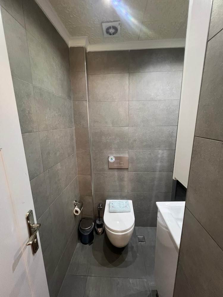 Middle Village Suite Hotel 35/39