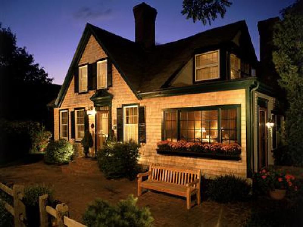 Snug Cottage 3/50
