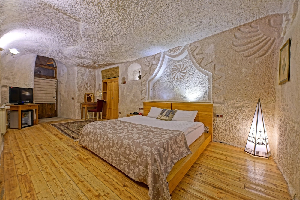 La Casa Cave 8/50