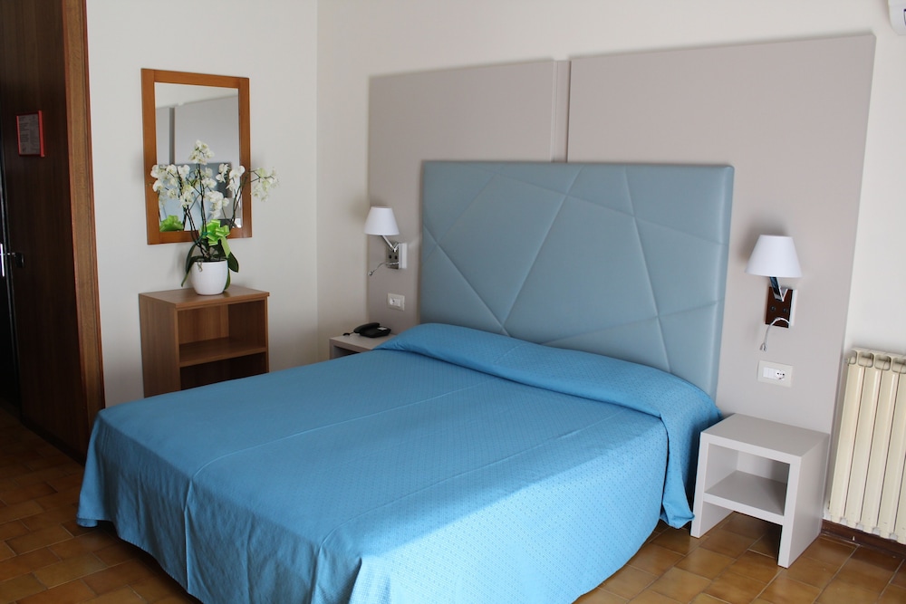 PREMIUM, DOUBLE BED, GARDEN VIEW, BALCONY