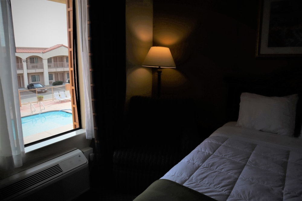 Oasis Inn And Suites Joshua Tree 29 Palms 25/41