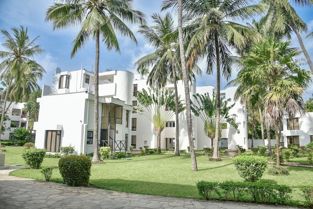 Northcoast Beach Hotel 48/50