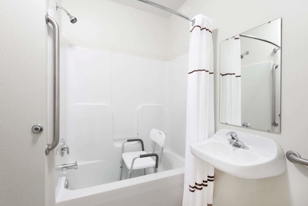 Hawthorn Suites By Wyndham Akron/Seville 8/27