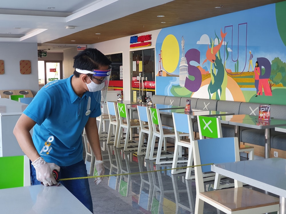 Pop! Hotel Diponegoro Surabaya 12/20