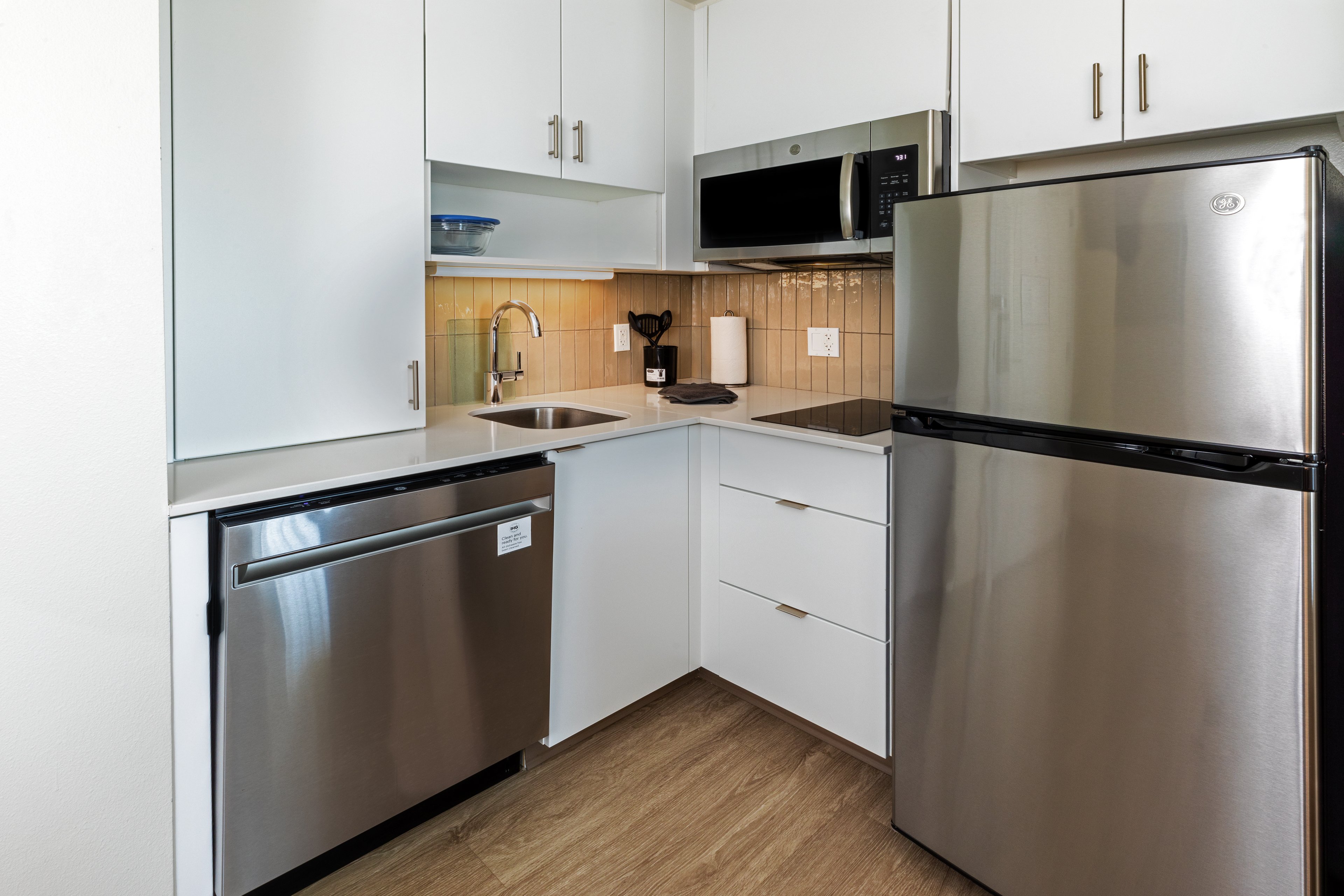جناح استوديو بسرير كوين، Staybridge Suites Portland 2/3