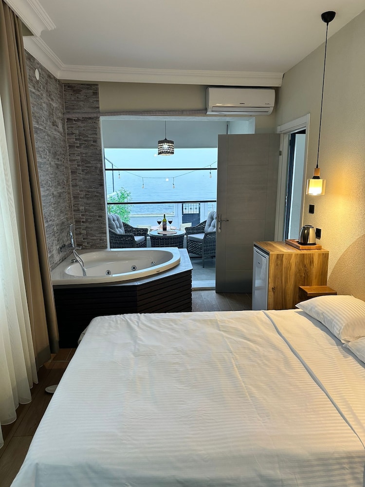 Kingway Suite 12/45