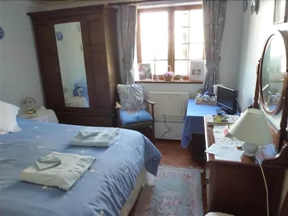 Burton Farmhouse 2/21