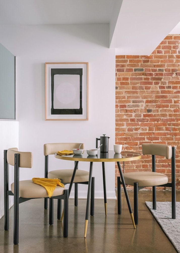 Nester Finn Square Victoria 39/47