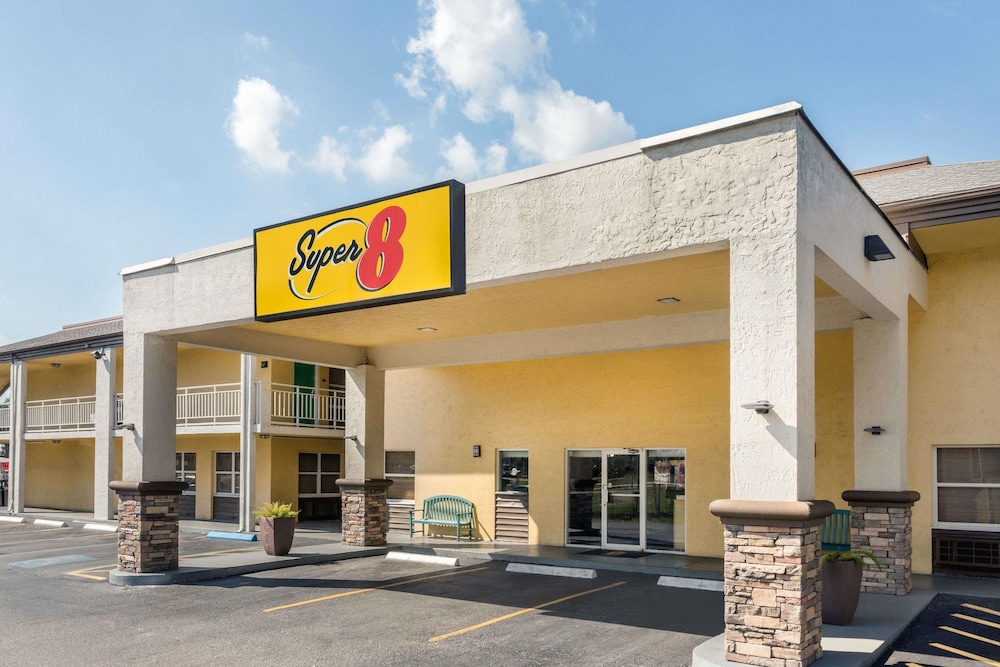 Super 8 by Wyndham Ellenton Bradenton Area 4/29