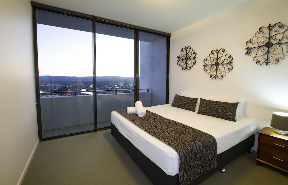 Ultra Broadbeach 14/72