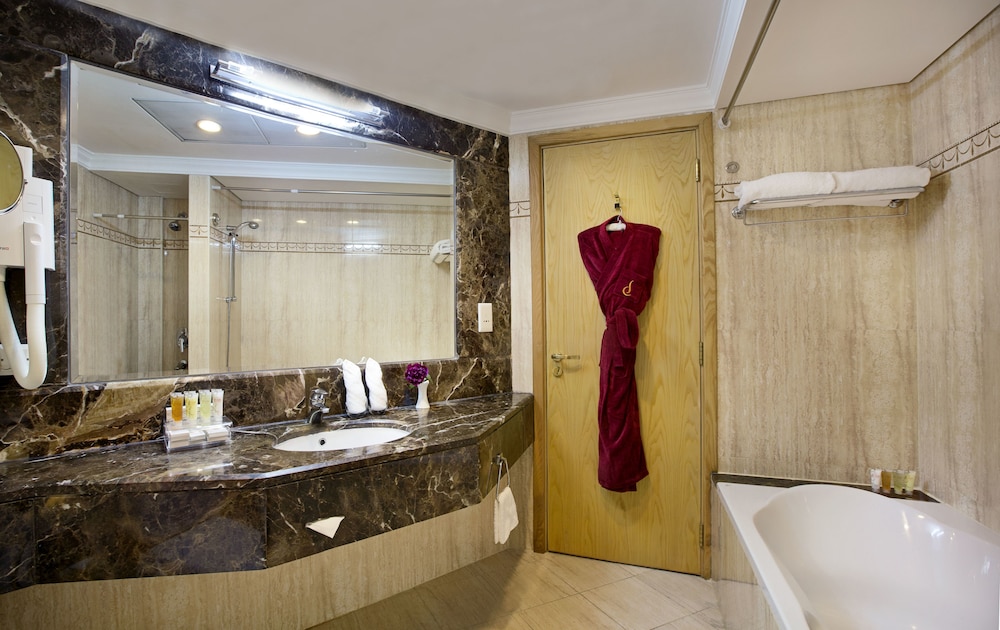 DoubleTree by Hilton Dubai Port Saeed. 9/65