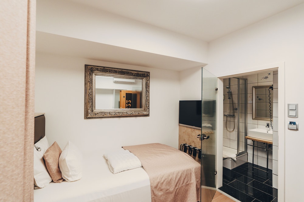 ROOM, SINGLE, SINGLE BED