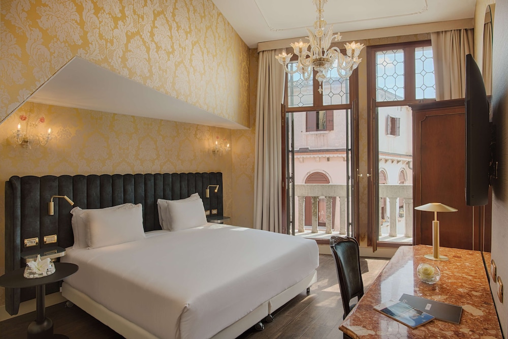 PREMIUM, CANAL VIEW