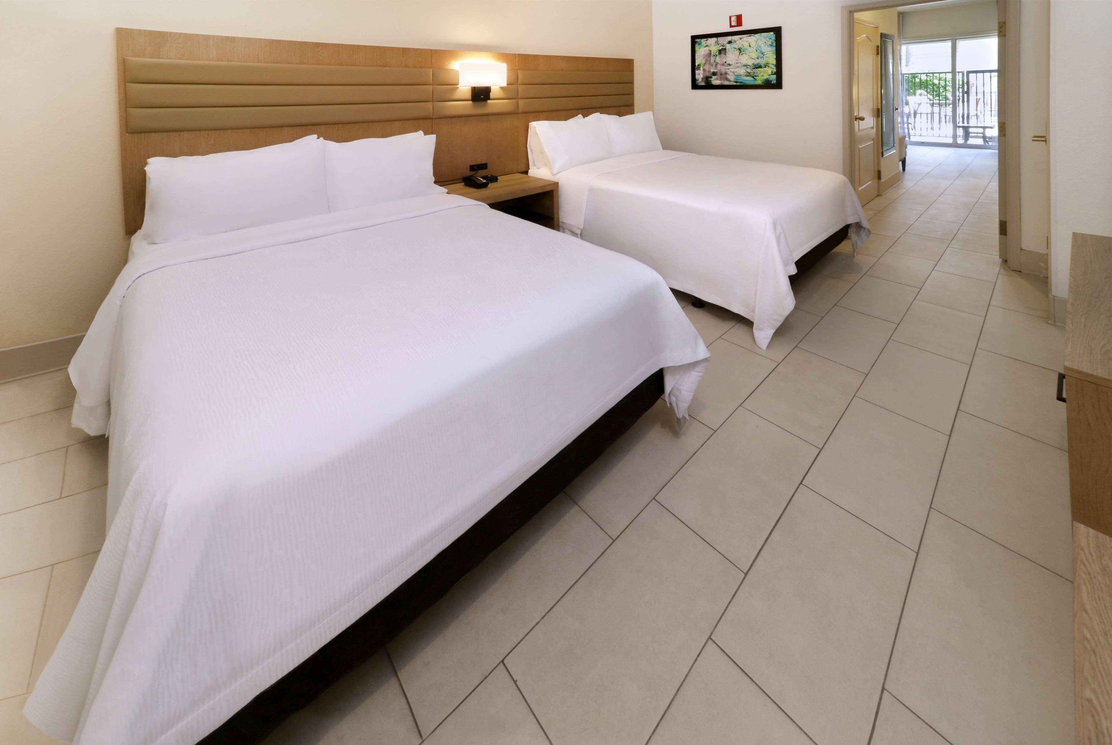 1 Bedroom, Deluxe, Suite, 2 Queen Beds, Pool Side