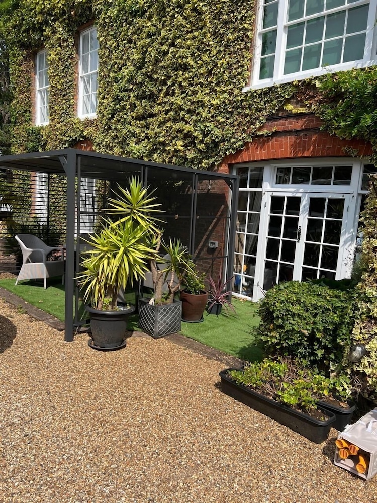 Harmondsworth Hall Guest House Heathrow 21/27