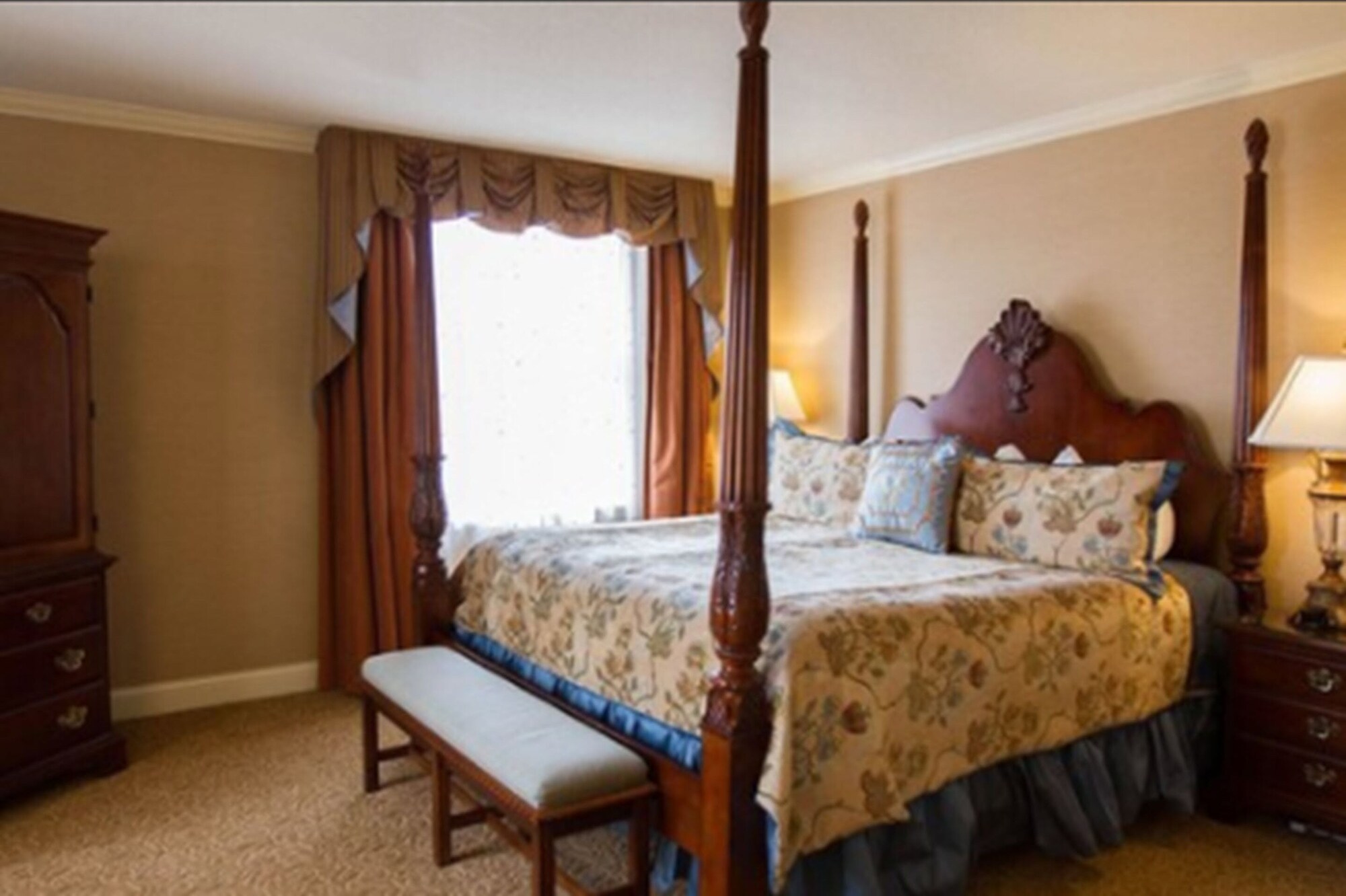 Ambassador, Suite, King Bed