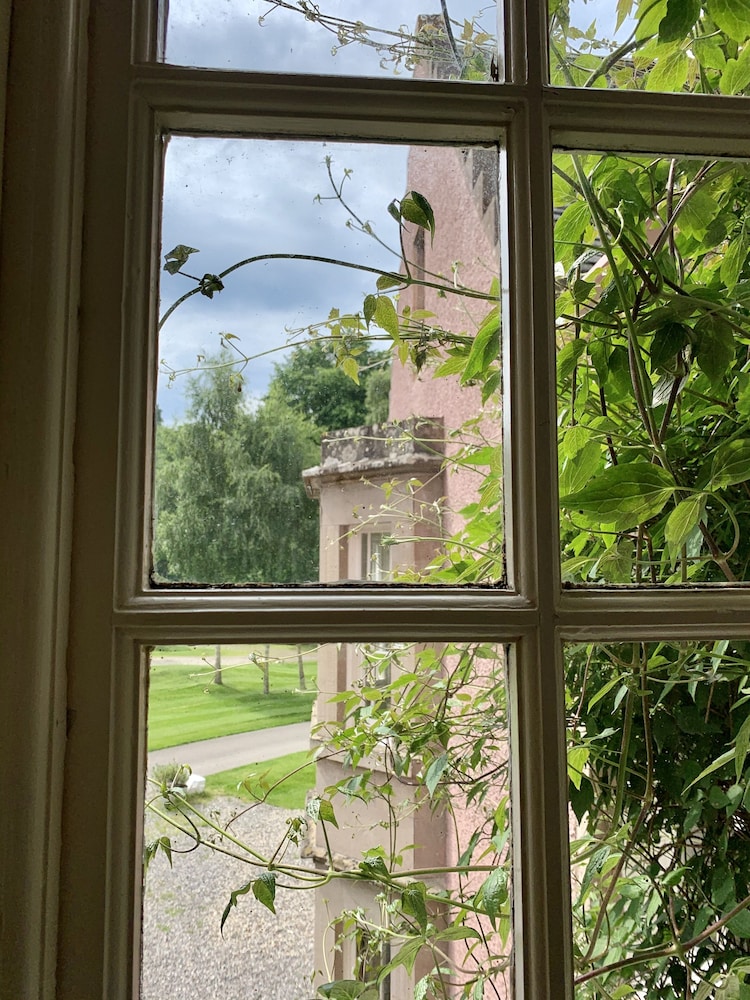 BUNCHREW HOUSE HOTEL 11/30
