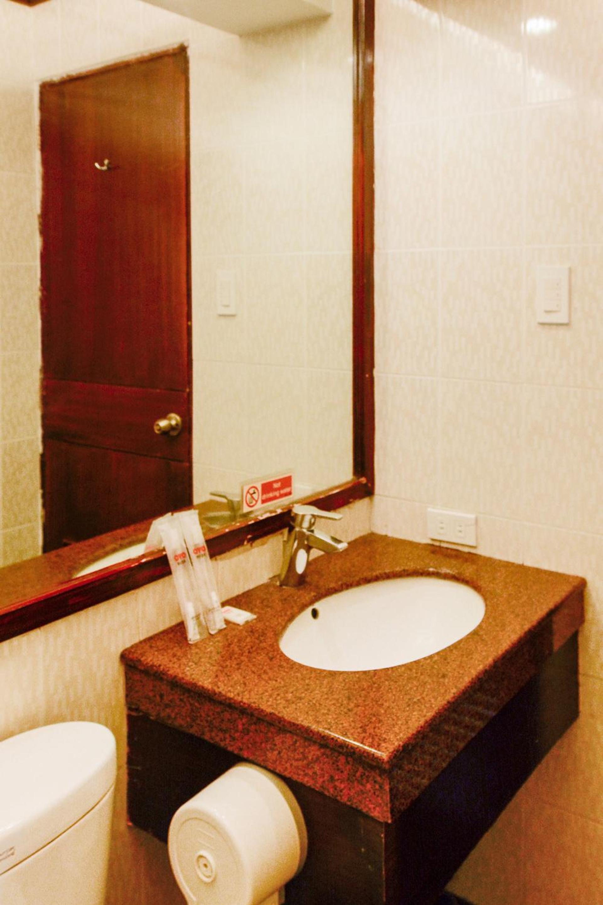 East View Hotel 19/20