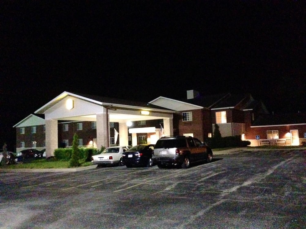 Super 8 by Wyndham Ava MO 6/24