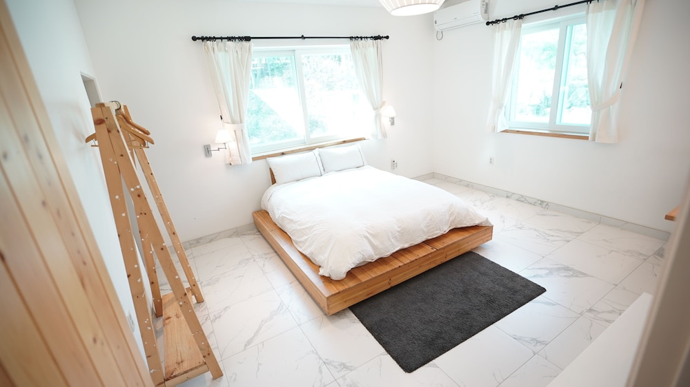 Praisesuite 8/39