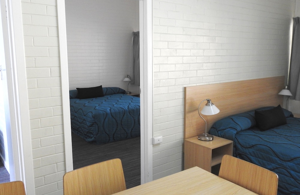 URANGAN MOTOR INN 16/31