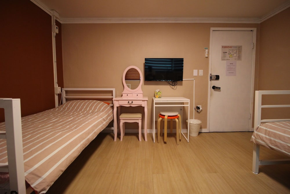 Bunk Guest House - Hostel 27/72