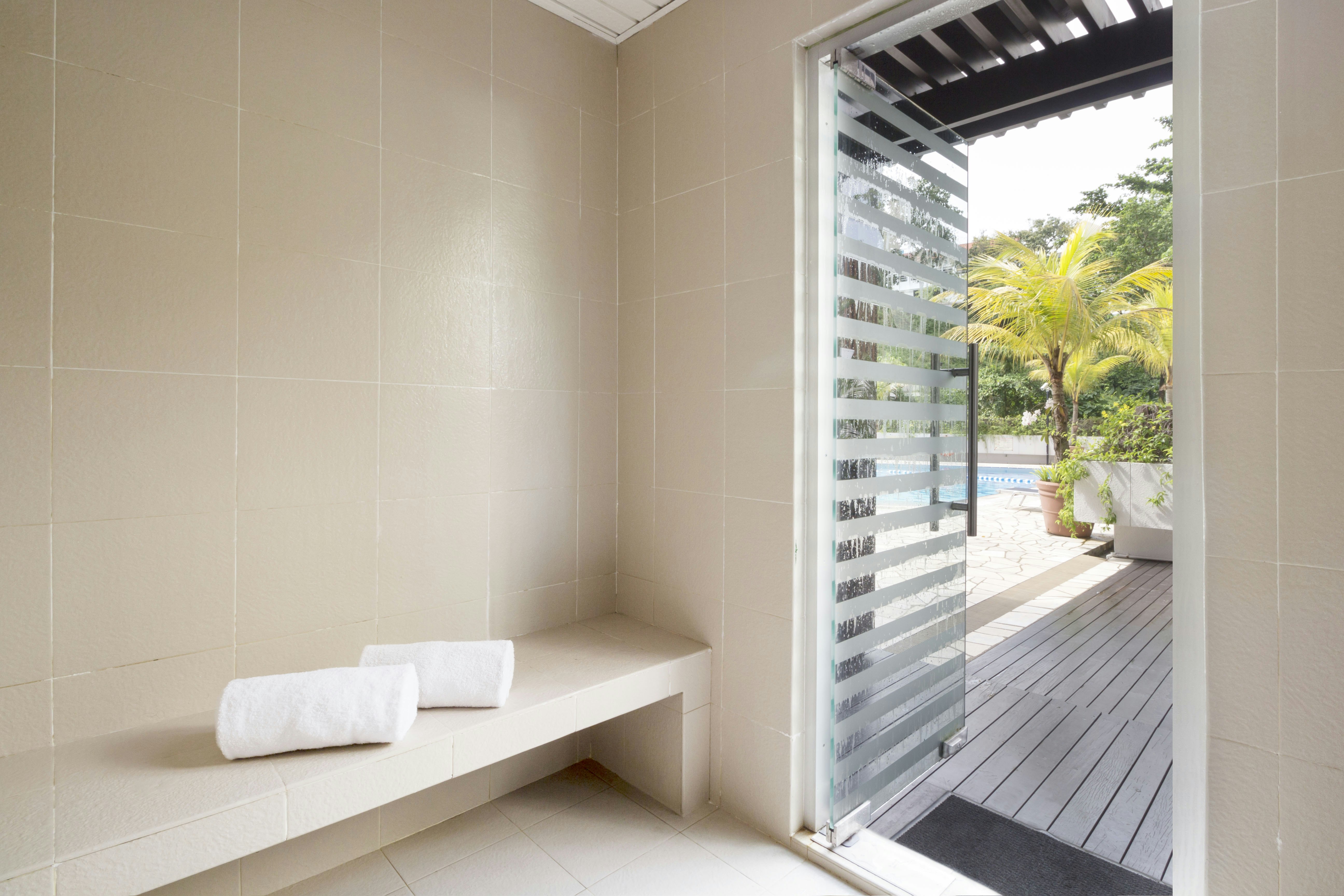 Copthorne King's Hotel Singapore 50/50