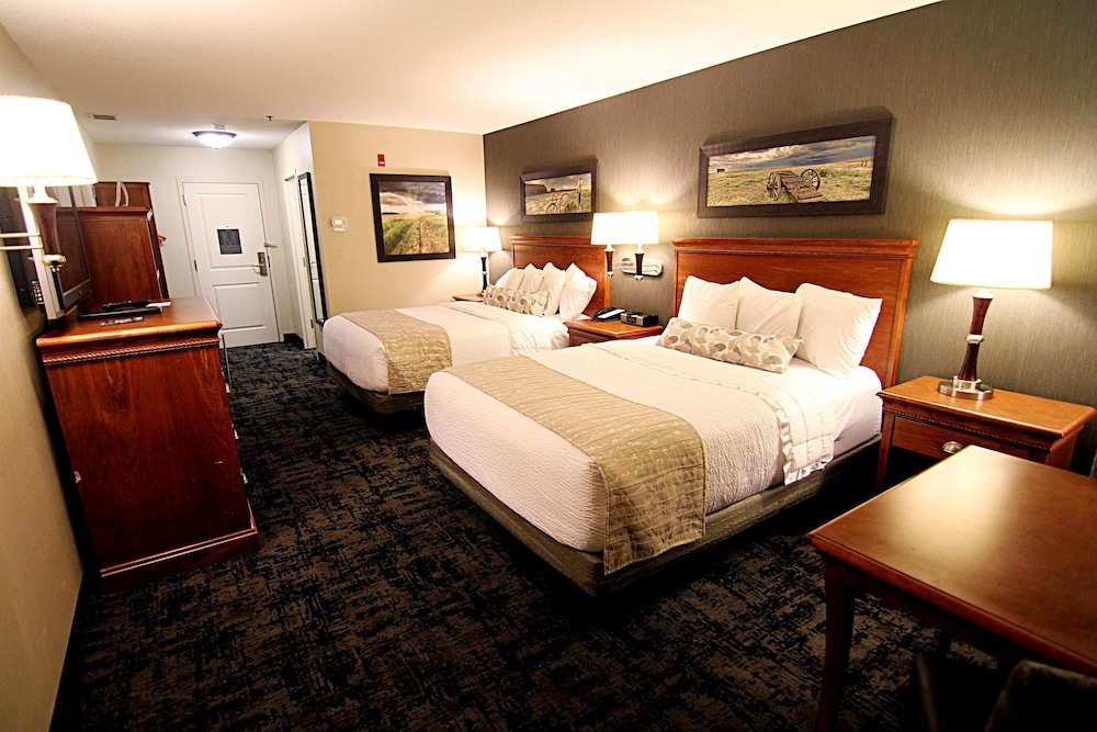 C Mon Inn Hotel Suites 17/46