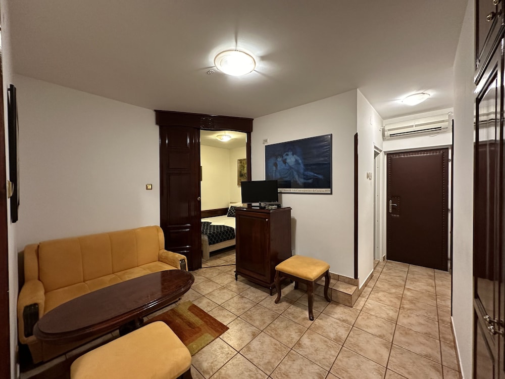 VILA LUX HOTEL 43/70
