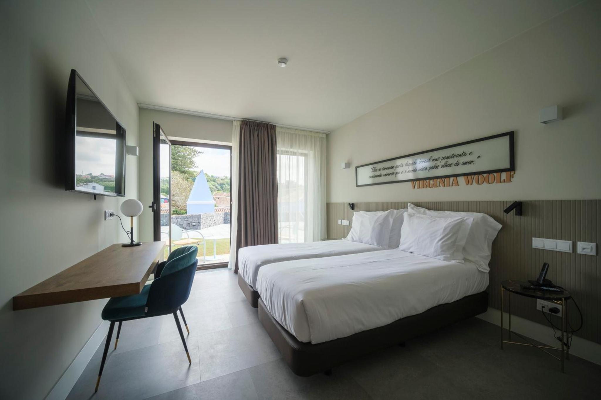 غرفة بسرير مزدوج بشرفة، AZORES BOOK HOTEL 4/10