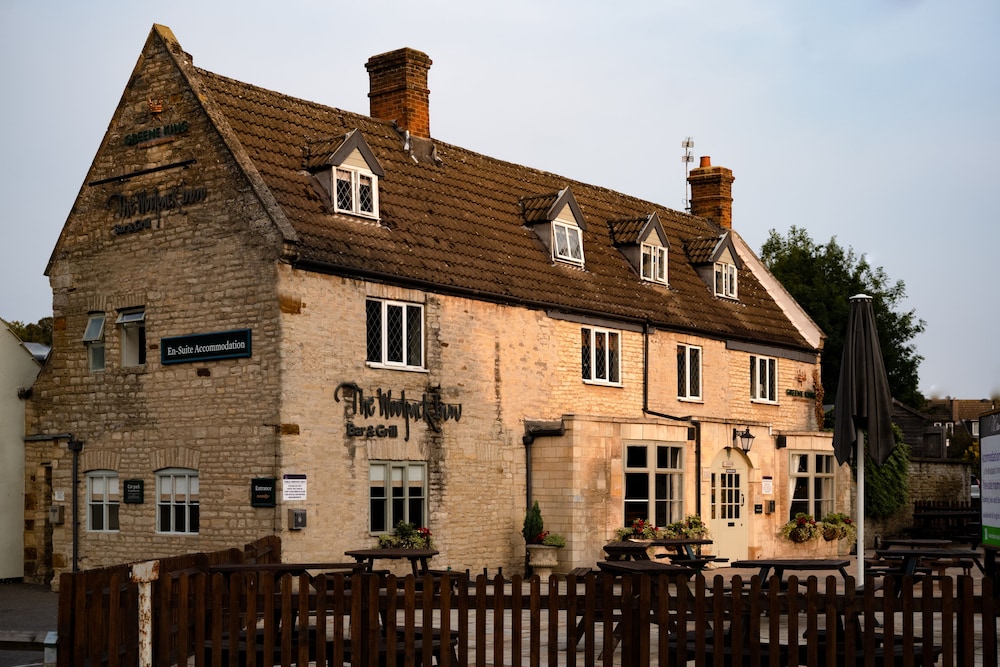The Woolpack Inn 32/34