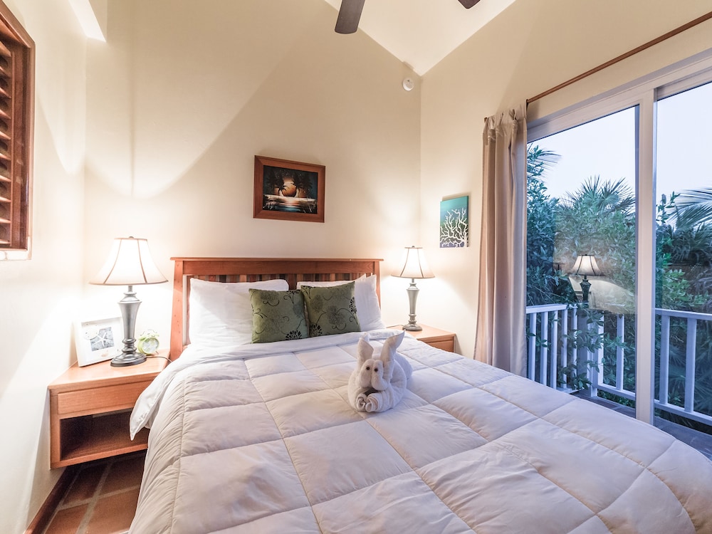 Sapphire Beach Resort 9/77