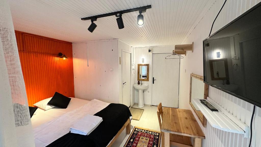 Bungalow, Kitchen
