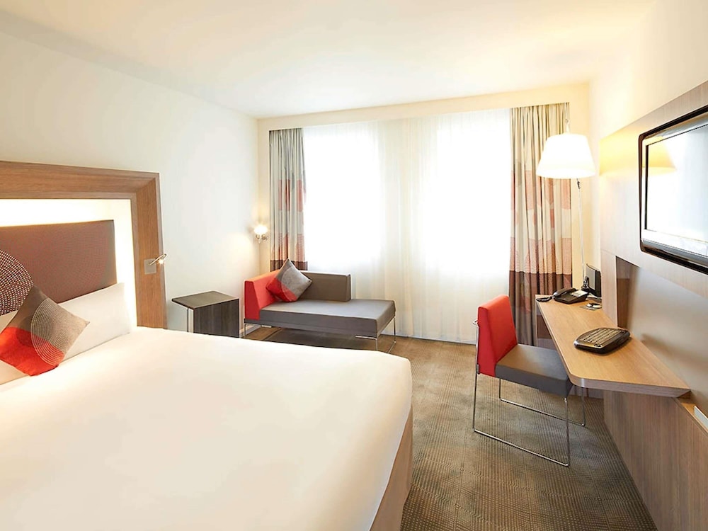 Novotel London Brentford 26/79