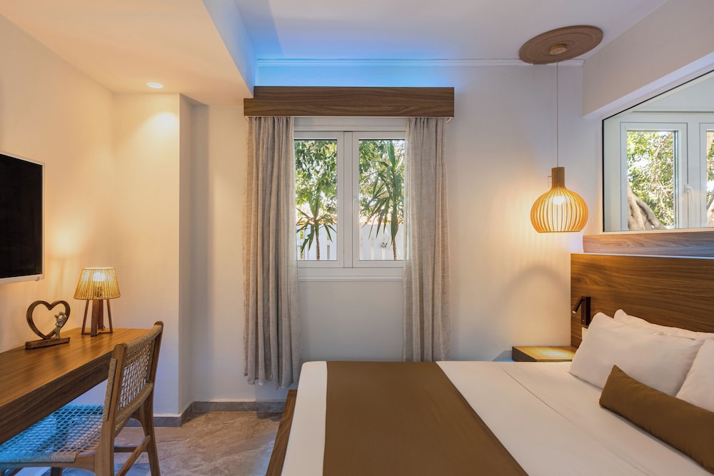 1 BEDROOM, SPA, SUITE, POOL VIEW, JETTED TUB