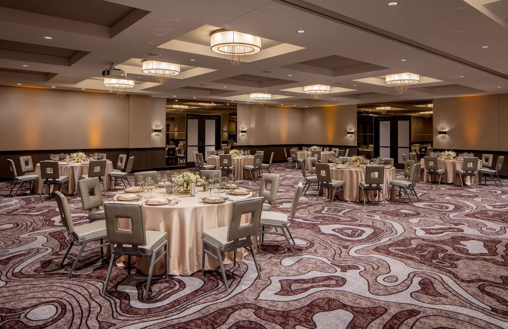 Embassy Suites By Hilton Minneapolis Downtown Hotel 50/62