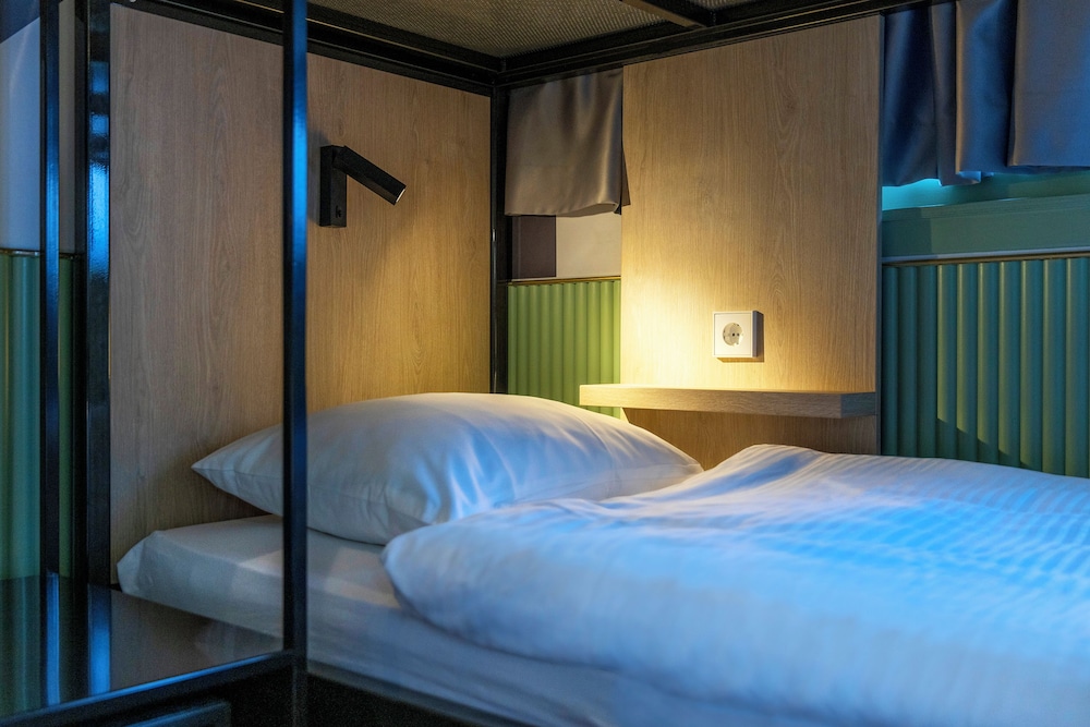 ROOM, QUADRUPLE, PRIVATE BATHROOM