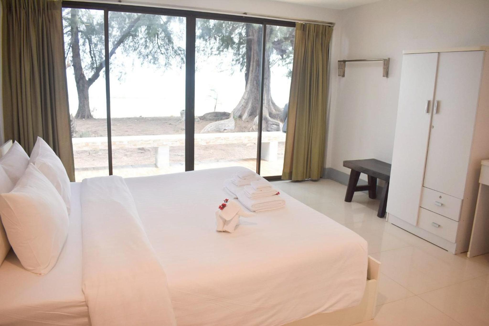 2 Bedrooms, Beach House