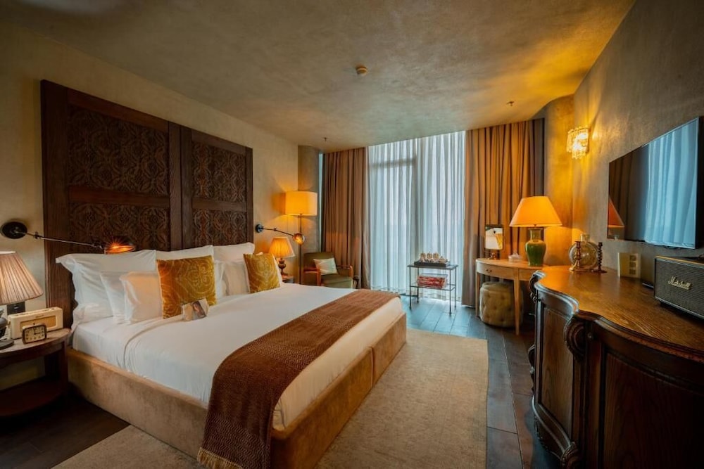 Medium, King Bed