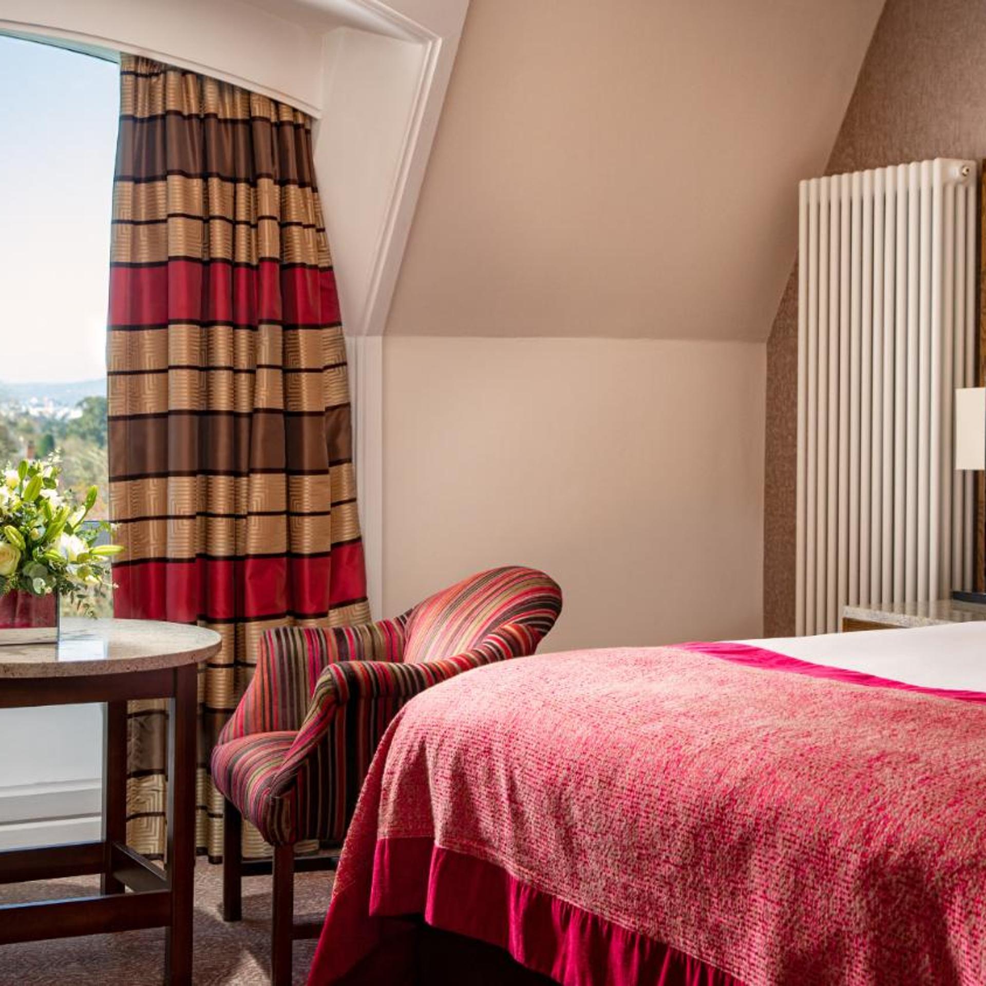 Garden, King Bed، Culloden Estate and Spa 8/10