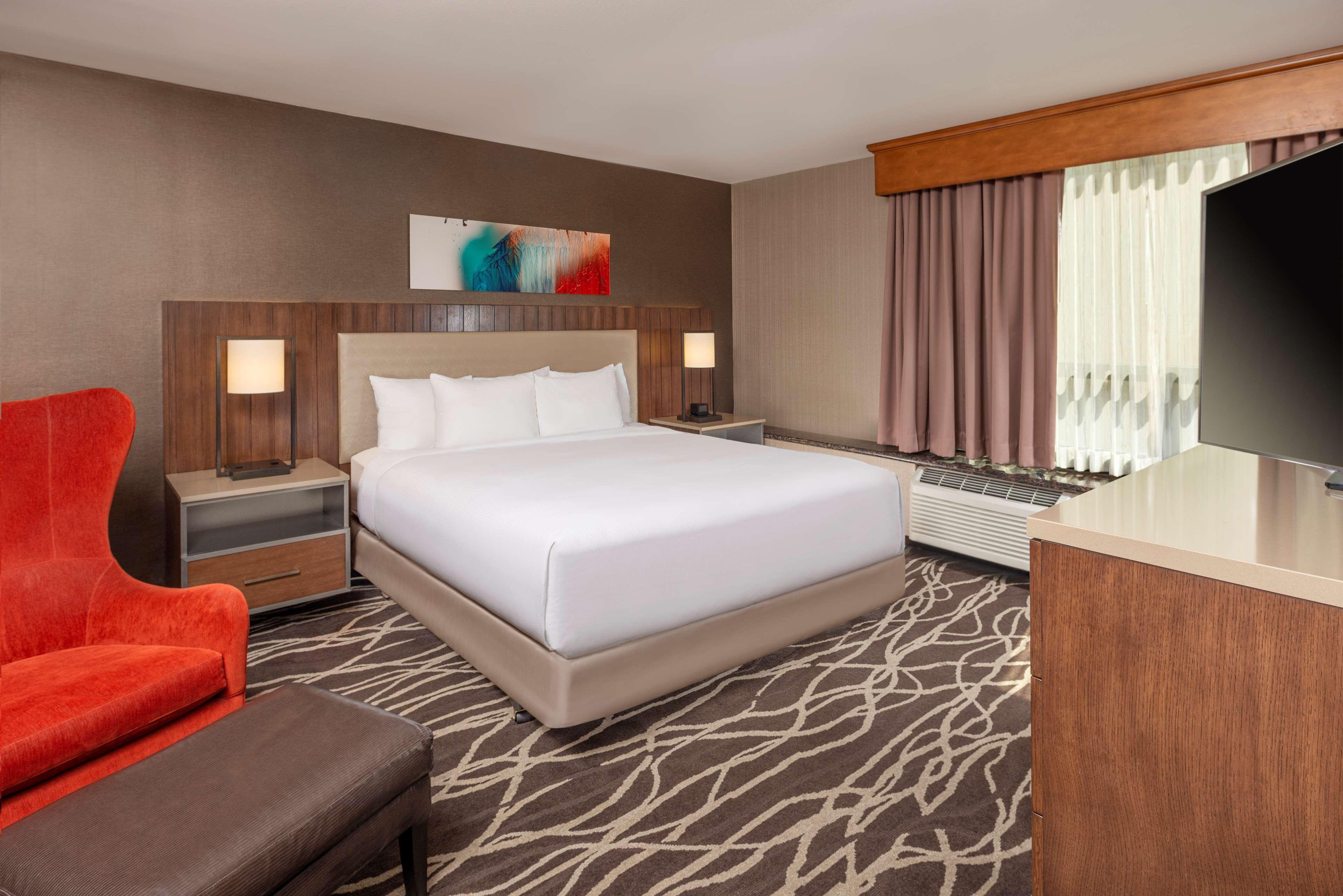 2 ROOMS, SUITE, KING BED, SOFA