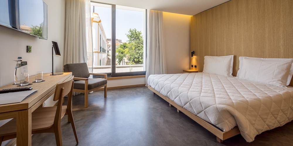 Deluxe, King Bed