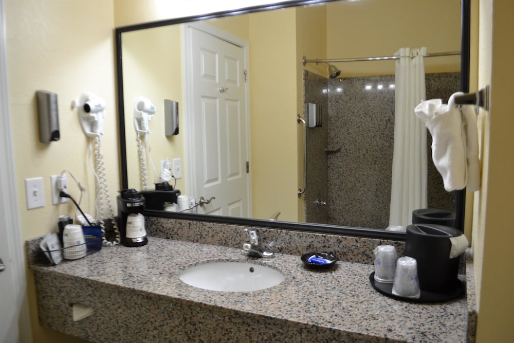 Best Western Sherwood Inn & Suites 15/50