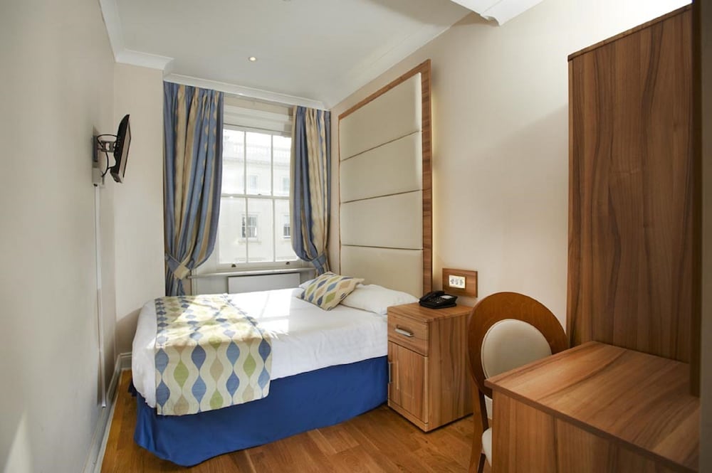 Royal Eagle Hotel 33/66