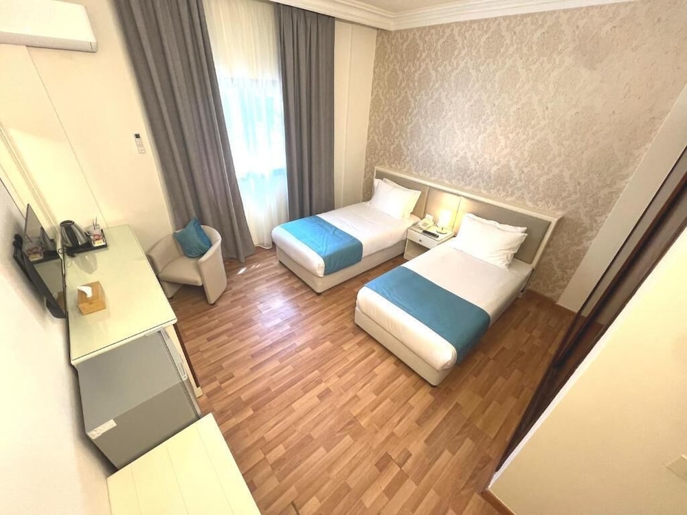 Hotel Mediterranee Beyrouth 28/80